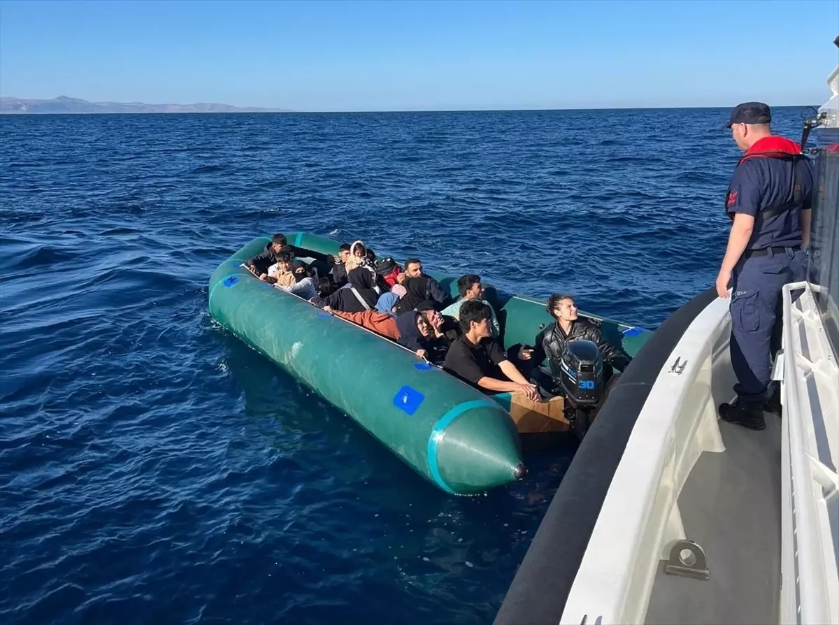 ayvacikta 24 duzensiz gocmen yakalandi 4vFEGZJ4