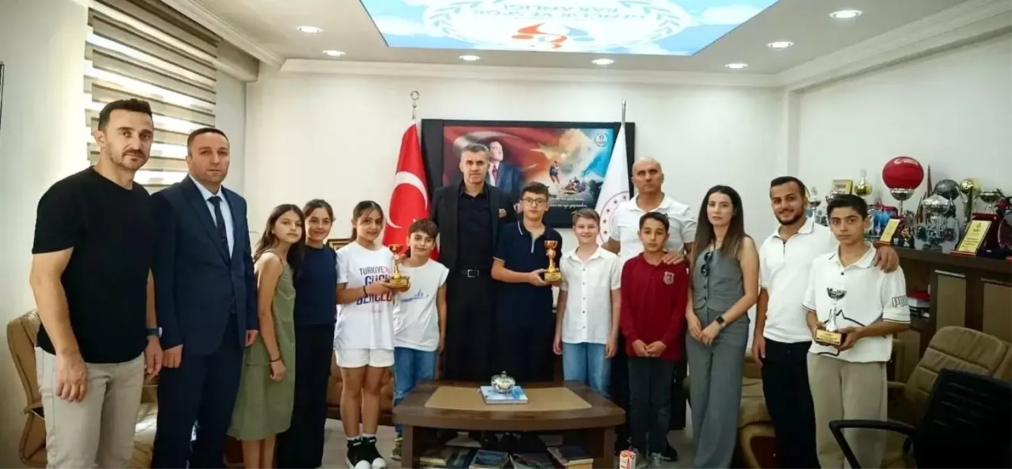 hakkarili sporculardan triatlon basarisi cI5QkO16