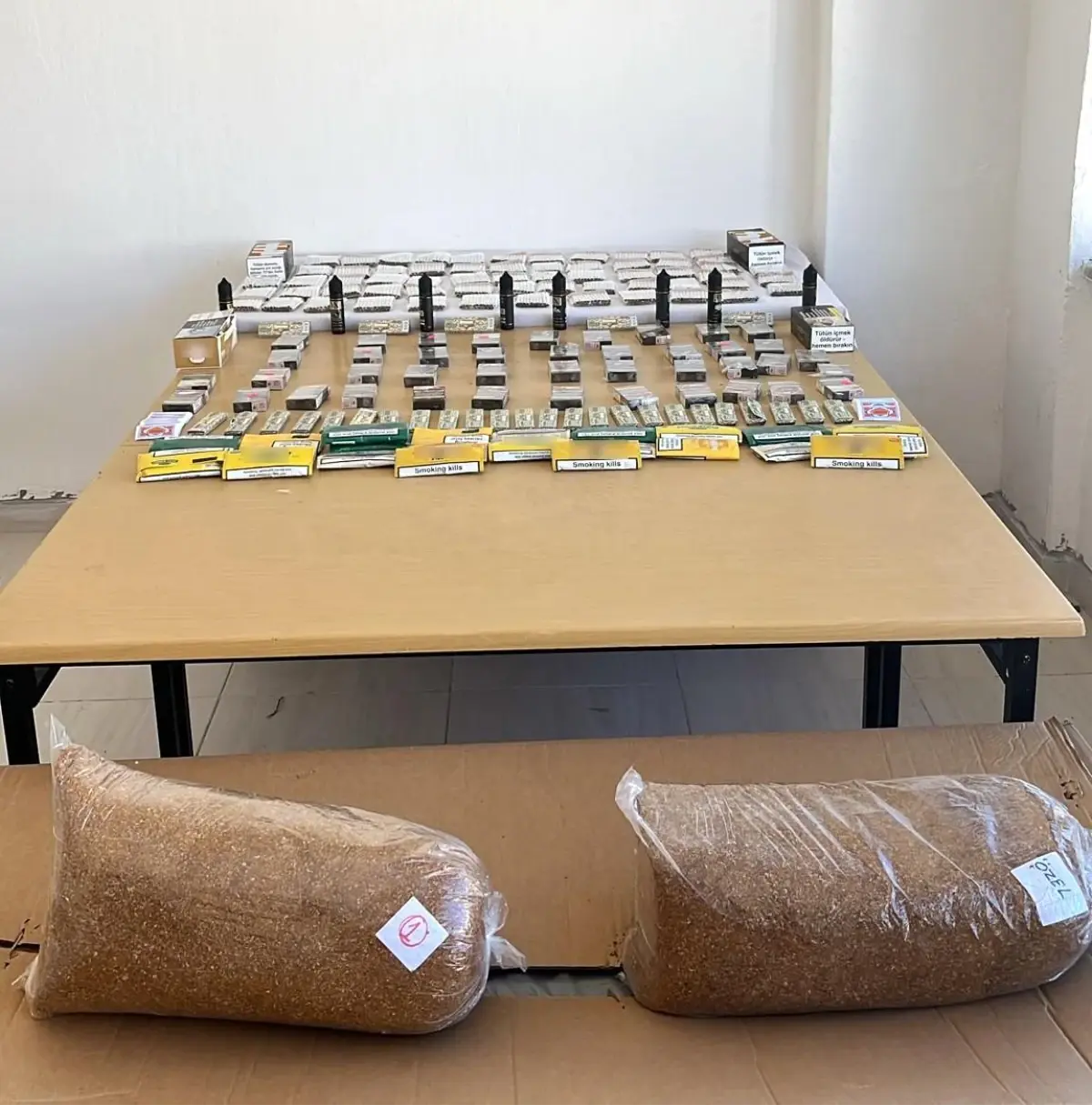 mersinde uyusturucu ve kacak tutun baskini pVSIEPXc