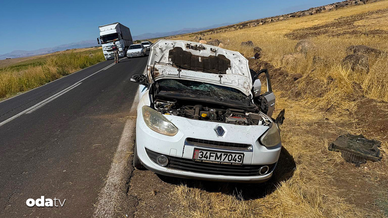 sanliurfada iki otomobil carpisti 4 yarali MTELJZRa