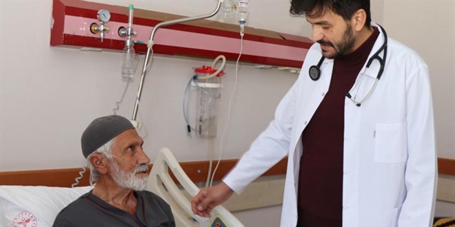 acile getirilen hastanin kalp zarindan 1 litre sivi bosaltildi JyqJDUuh.jpg