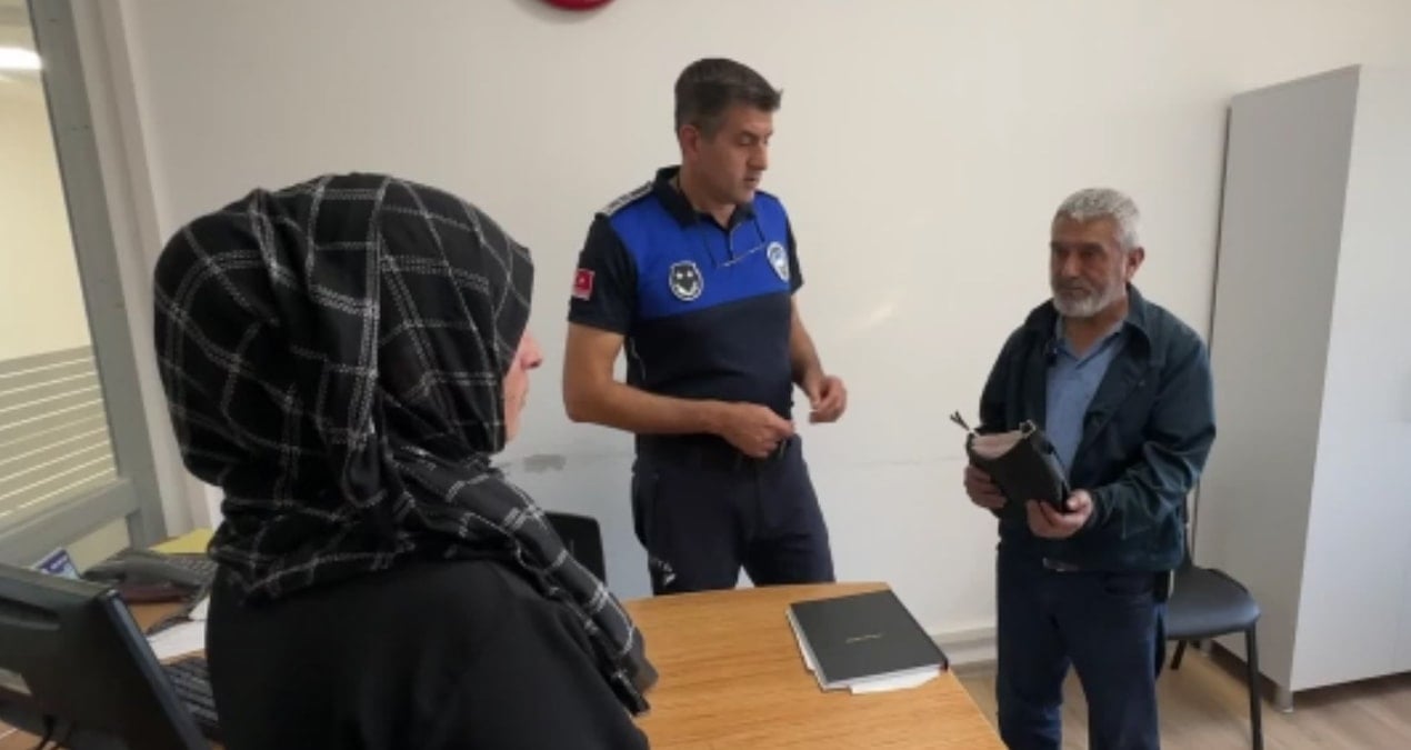 ayakkabi boyacisi sokakta para buldu tereddut etmeden sahibe ulastirdi SHTxTVXW