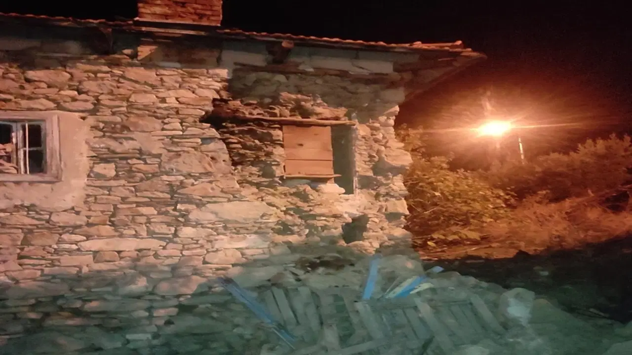 balikesirde 61lik deprem manisada 83 yapi etkilendi c4F6fJc5.jpg