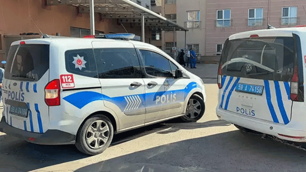 cenaze evinde korkunc olay ortalik savas alanina dondu 2 kisi oldu 7n231lsr