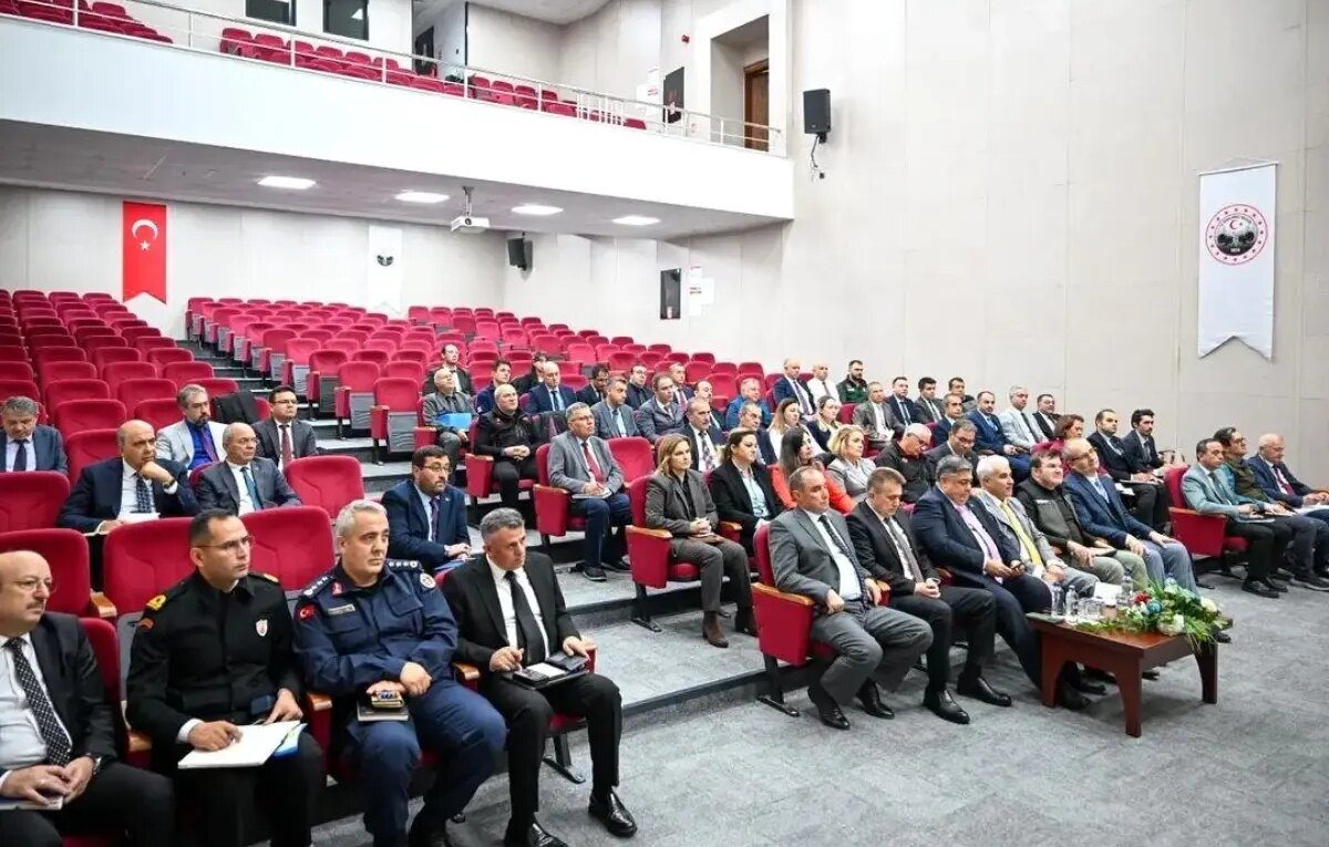 kirklareli valiligi kamu hizmetleri degerlendirme toplantisi duzenledi pE1uljhB.jpg