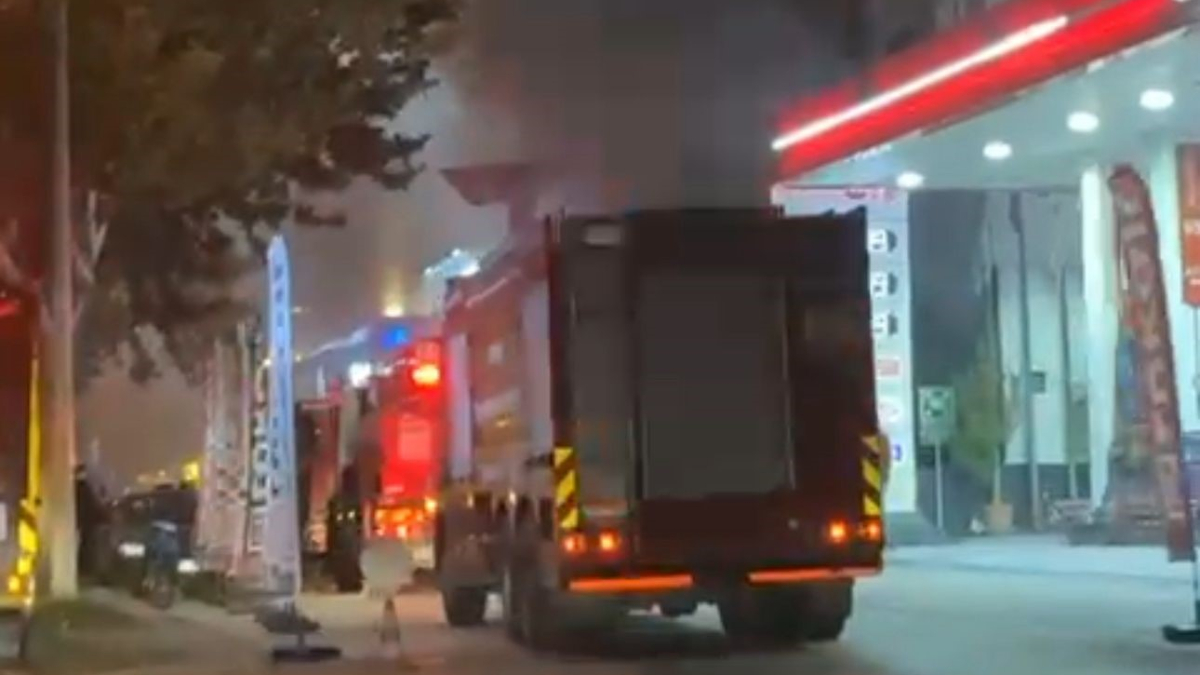 bursada sanayi sitesinde yangin benzin istasyonuna sicramadan sonduruldu L5Lthj2a.jpg