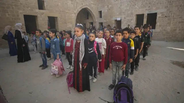 gazzede eyyubilerden kalma el kemaliyye okulunda aylar sonra ders zili caldi KFDmDi2y.webp