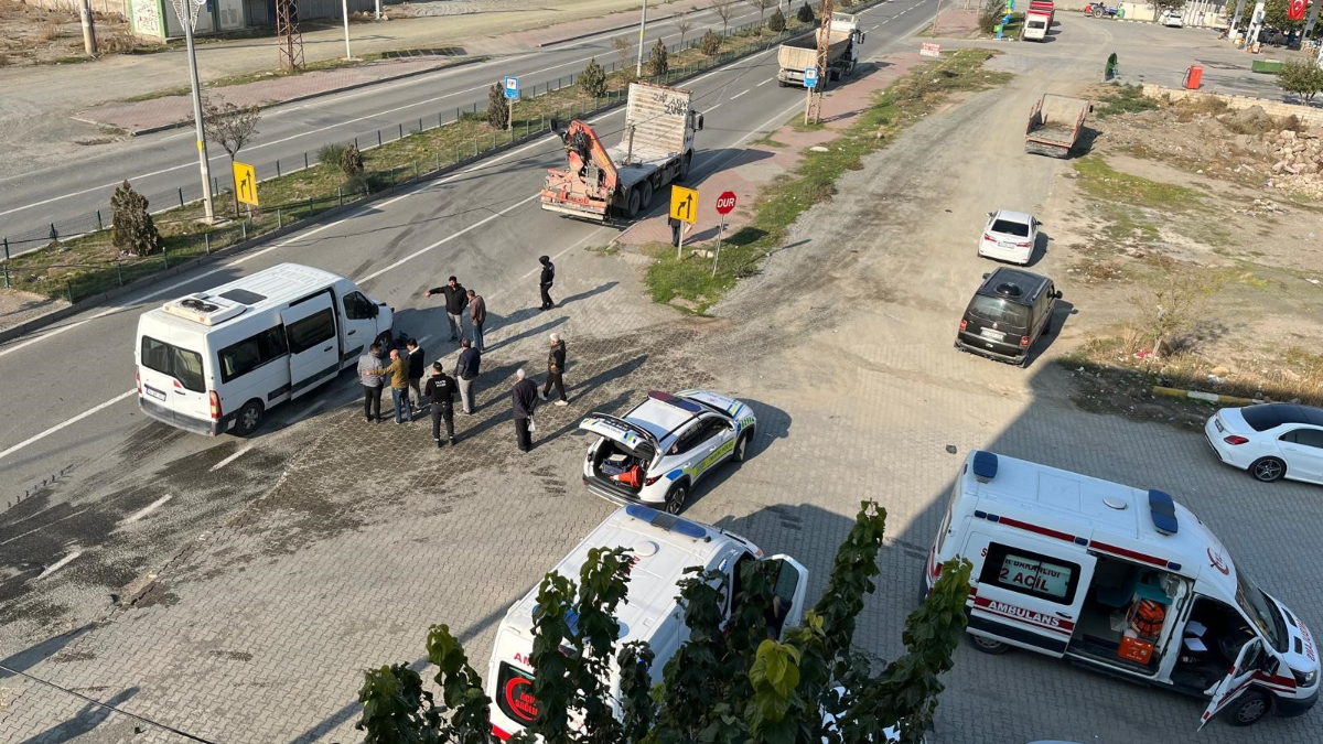 igdirda polis minibusu kaza yapti 7 yarali tK4SMKsg.jpg