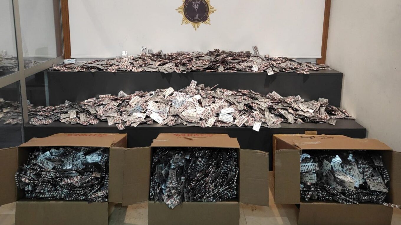 samsunda uyusturucu operasyonu 110 bin 600 hap ele gecirildi q952c3nJ.jpg