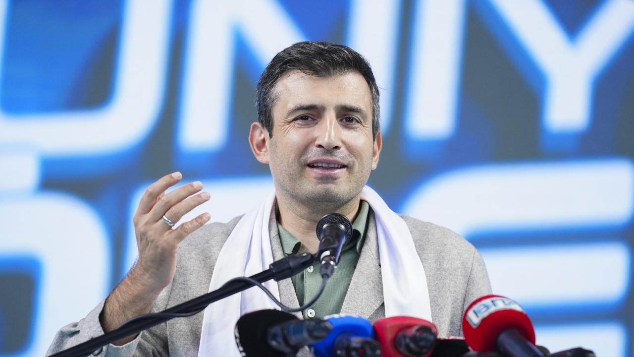 selcuk bayraktardan yeni mezunlara pusulaniz daima ahlak vicdan ve adalet olsun YlXILuY9.jpg