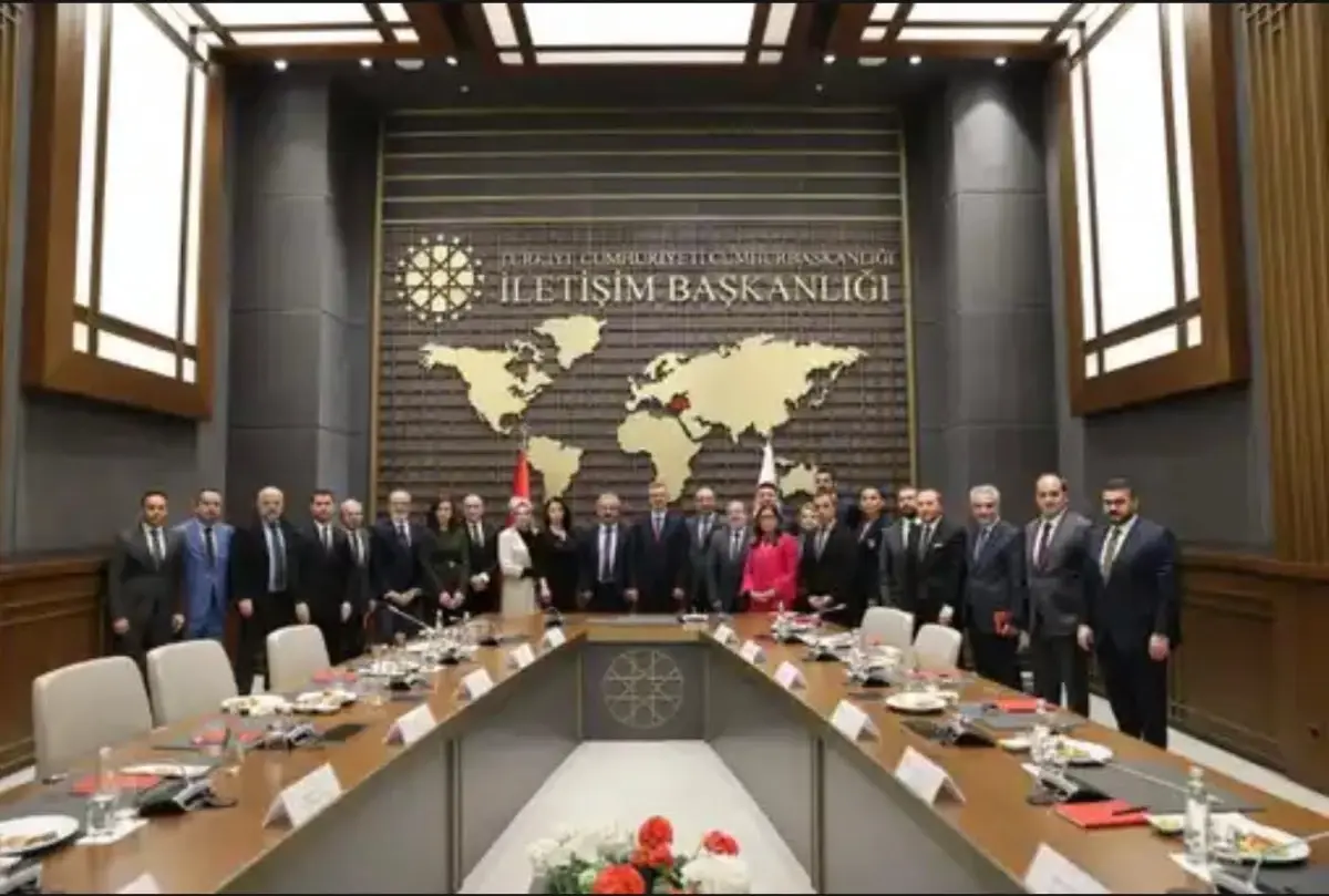 tbf heyeti iletisim baskani durani ziyaret etti LdHUyiz3.jpg