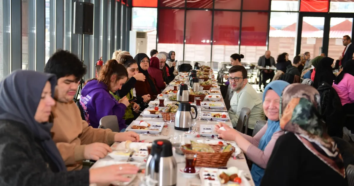 Osmangazi’de engelli bireyler ve aileleri kahvaltıda buluştu