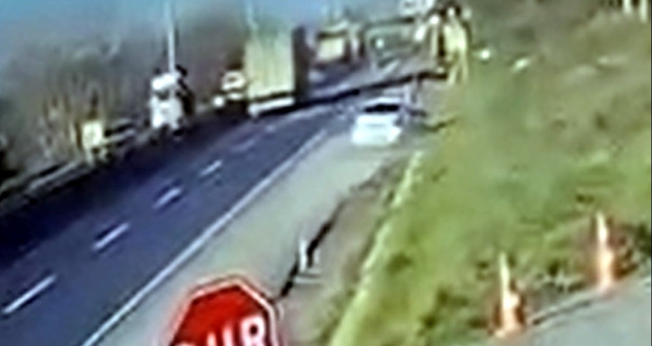 Tekirdağ’da otomobil beton parçasına çarptı; 1’i ağır 5 yaralı