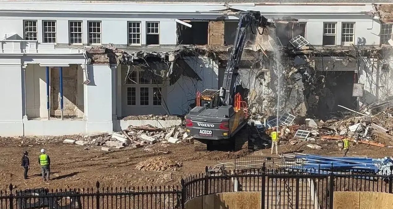 Trump’ın çılgın projesi için Beyaz Saray parçalanıyor: 123 yıllık bina moloz yığını