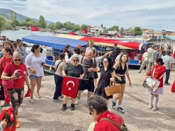 Dalyan Kanalı’nda 19 Mayıs Coşkusu: Bando Eşliğinde Renkli Kutlamalar