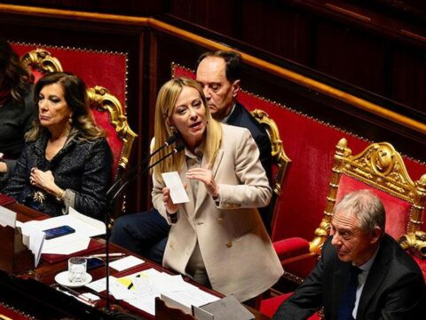 İtalya Başbakanı Meloni koltuğunu korumak için seçim kurallarını değiştiriyor