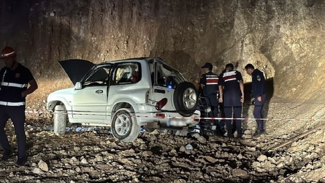 15 metrelik uçurumdan devrilen cipte can pazarı! 20 yaşındaki iki genç hayatını kaybetti 15 metrelik ucurumdan devrilen cipte can pazari 20 yasindaki iki genc hayatini kaybetti ac54fSbk