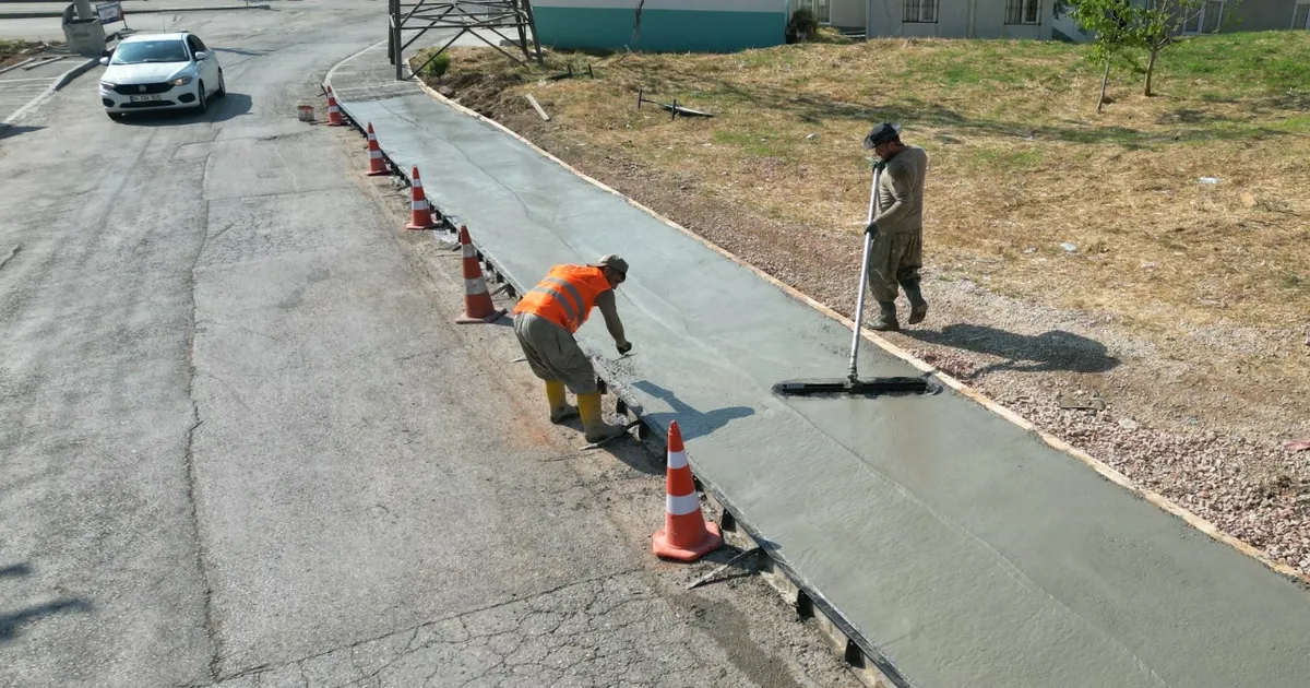 Kocaeli İzmit’te Gündoğdu Mahallesi’ne yeni beton kaldırım Img