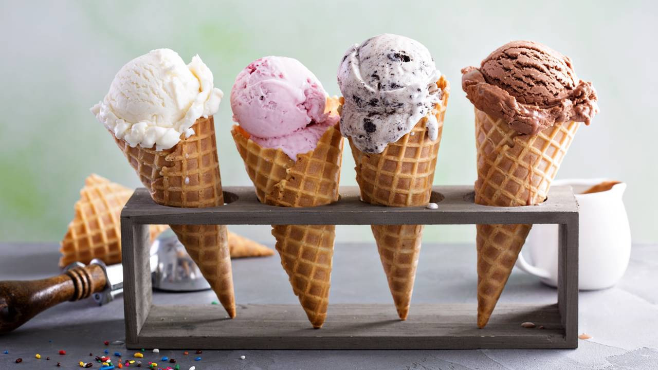 Variety,Of,Ice,Cream,Scoops,In,Cones,With,Chocolate,,Vanilla