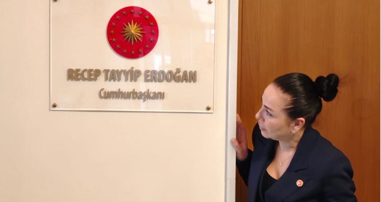 Kılıçdaroğlu’nu konuk eden esnafın ‘makam kapısı’ pozu Kilicdaroglunu konuk eden esnafin makam kapisi pozu aQPBTlcq